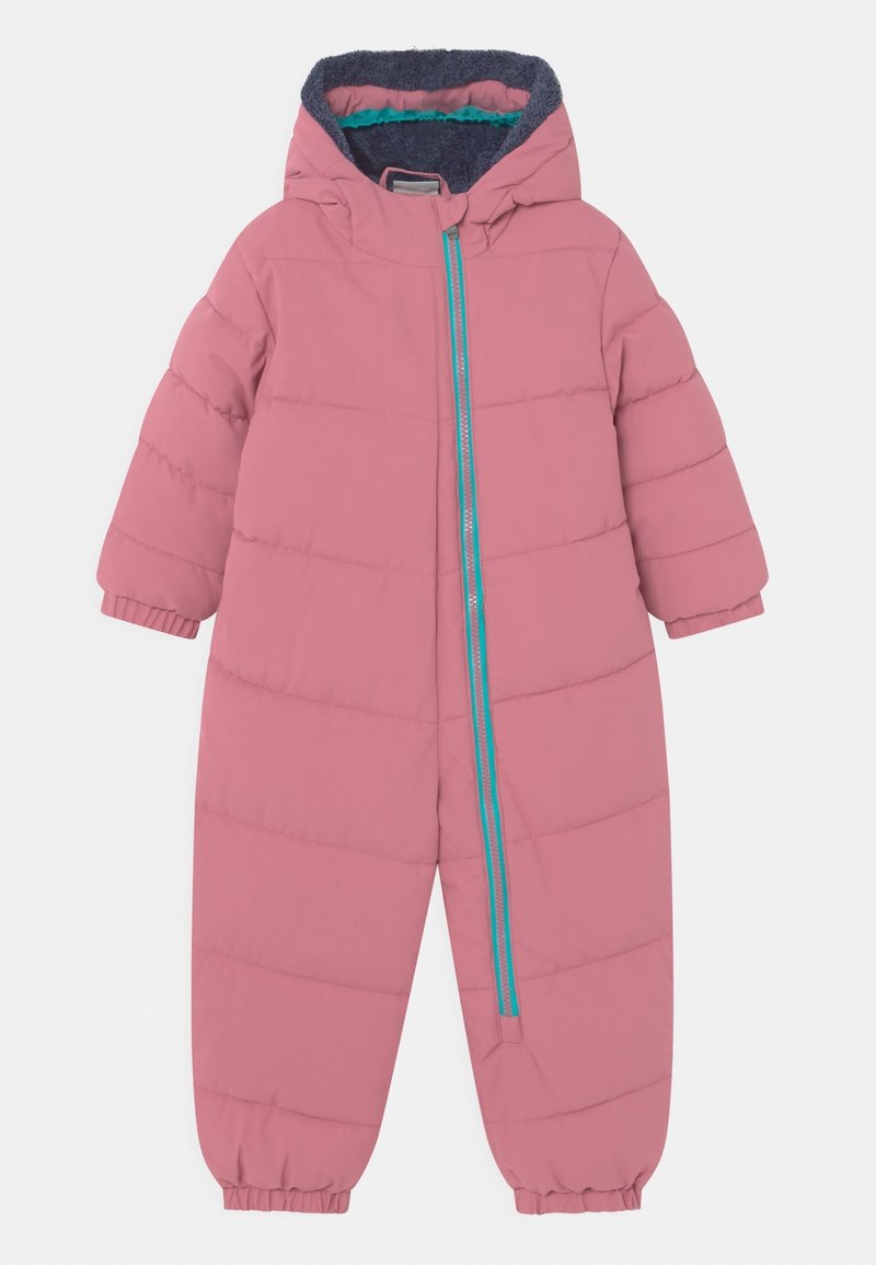 Combinaison de neige rembourrée rose pour enfants avec capuche, fermeture éclair turquoise courant en diagonale du cou à la cheville, et poignets élastiques aux manches et aux jambes.