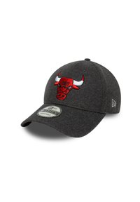 Graue Woll-Basketballmütze mit einem gestickten roten Chicago Bulls-Logo auf der Vorderseite, umrandet in Weiß und mit verstellbarem Riemen.