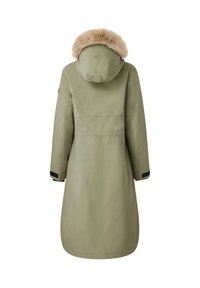 Parka verde olivo con capucha de piel sintética, mangas largas, puños con acento negro y dobladillo recto. Textura suave, diseño funcional.