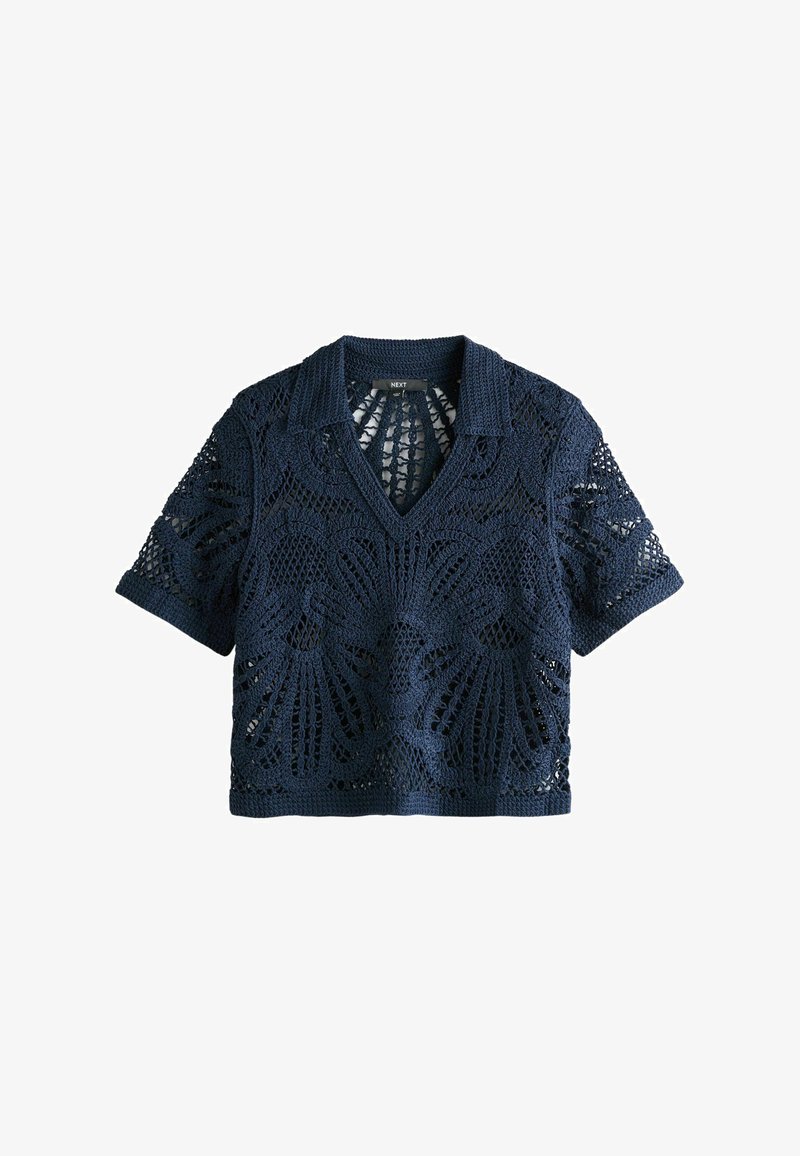Granatowy, krótki rękaw top wykonany na szydełku z ażurowymi kwiatowymi wzorami, dekoltem w kształcie litery V i podłożonym kołnierzykiem.