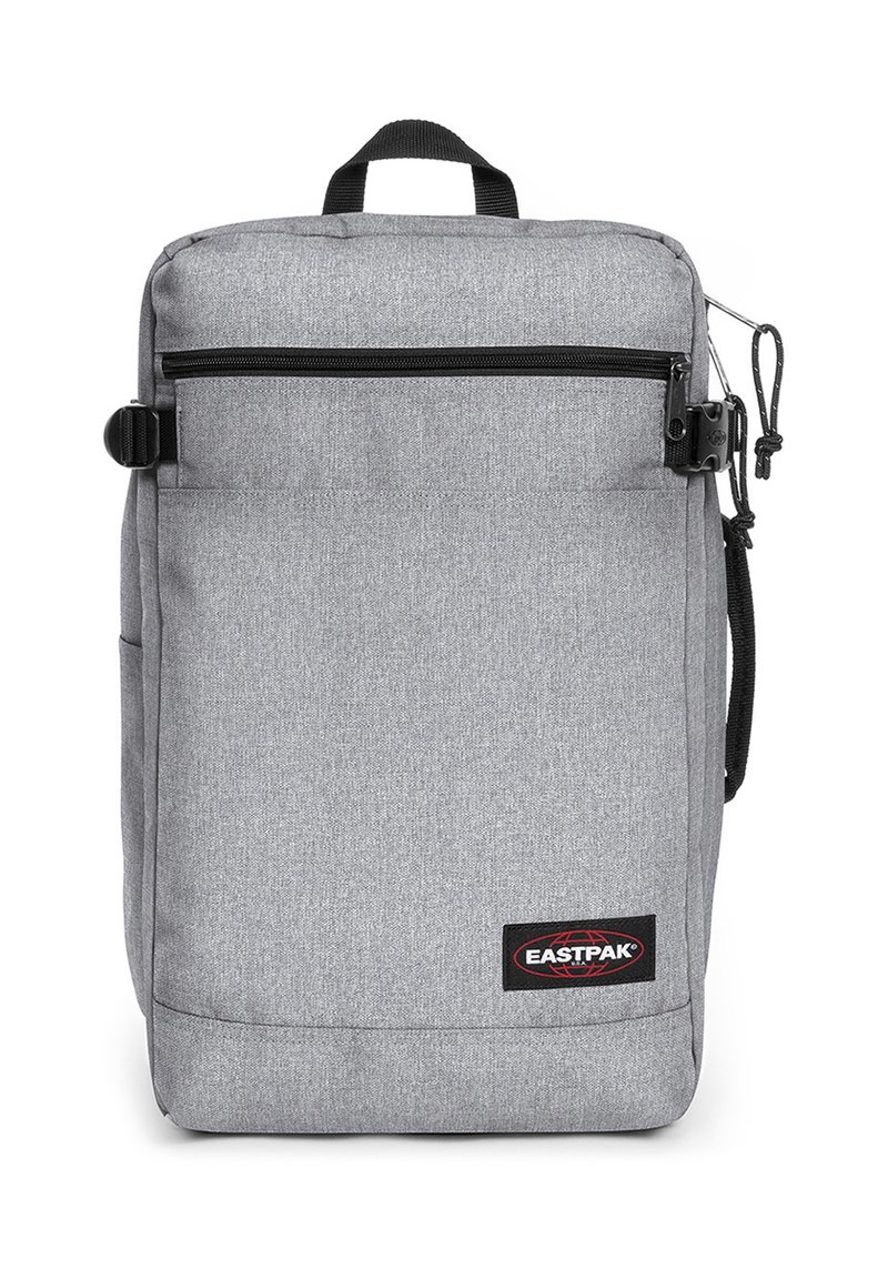 Zaino in tessuto grigio con forma rettangolare, dotato di una tasca frontale con zip, di un manico superiore e di una zip laterale. Logo Eastpak visibile.