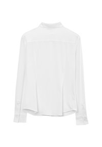 Camicia bianca a maniche lunghe con bottoni vista da dietro, con colletto dritto e polsini abbottonati.
