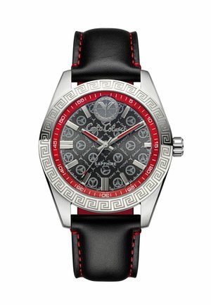 Srebrny zegarek ze stali nierdzewnej z czarnym skórzanym paskiem, czerwonymi przeszyciami oraz wzorzystą czarną tarczą z okrągłymi symbolami i szafirowym szkiełkiem.