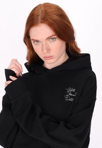DreiMaster - Bluza z kapturem