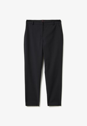 Pantaloni neri su misura realizzati in un tessuto liscio, con una parte anteriore piatta, due tasche laterali e un girovita classico con passanti per la cintura.