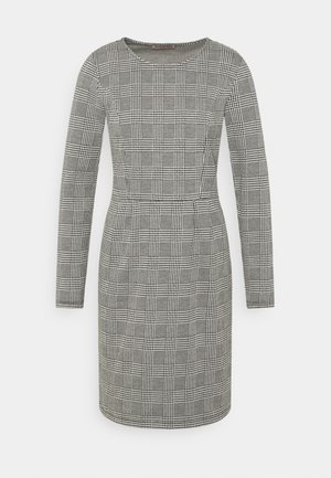 Robe à manches longues en motif pied-de-coq noir et blanc, dotée d'un col rond et d'une silhouette ajustée avec des détails de couture.