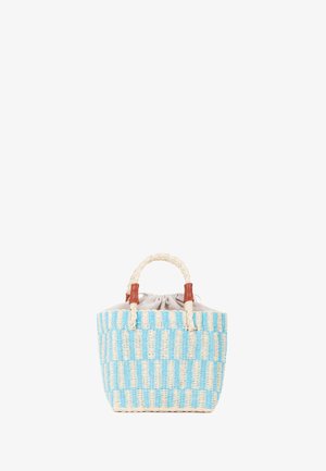 Sac fourre-tout tissé avec des rayures bleu clair et crème, poignées en corde naturelle avec des accents marron, et fermeture à cordon.