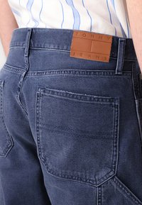 Tommy Jeans OTIS REGULAR - Carpenter Jeans - denim dark