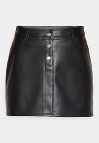 Gonna mini in pelle nera con forma aderente, dotata di una cintura in vita, tasche frontali e tre bottoni a pressione in argento disposti al centro.