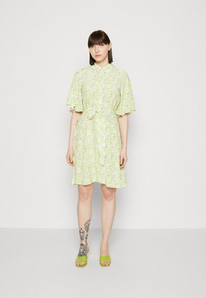 Selected SLFTERESA SHORT SHIRT DRESS - Robe chemise - sharp green