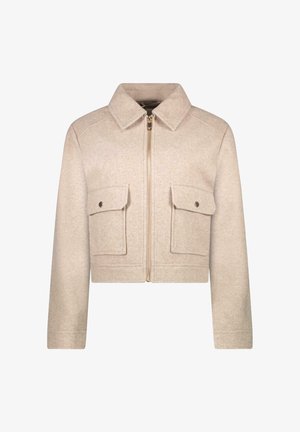 Beige cropped jack gemaakt van een zachte wolmix, voorzien van een kraag, twee klepzakken aan de voorkant en een metalen ritssluiting.