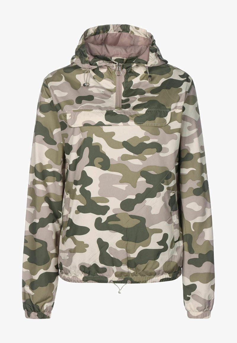 Jachetă windbreaker de camuflaj în nuanțe de bej, brown deschis și verde; are glugă, fermoar parțial în față, manșete elastice și tiv ajustabil.