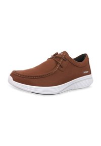 Scarpe casual in pelle marrone con suola in gomma bianca, punta tonda, dettagli cuciti e design con lacci. Logo sul lato.
