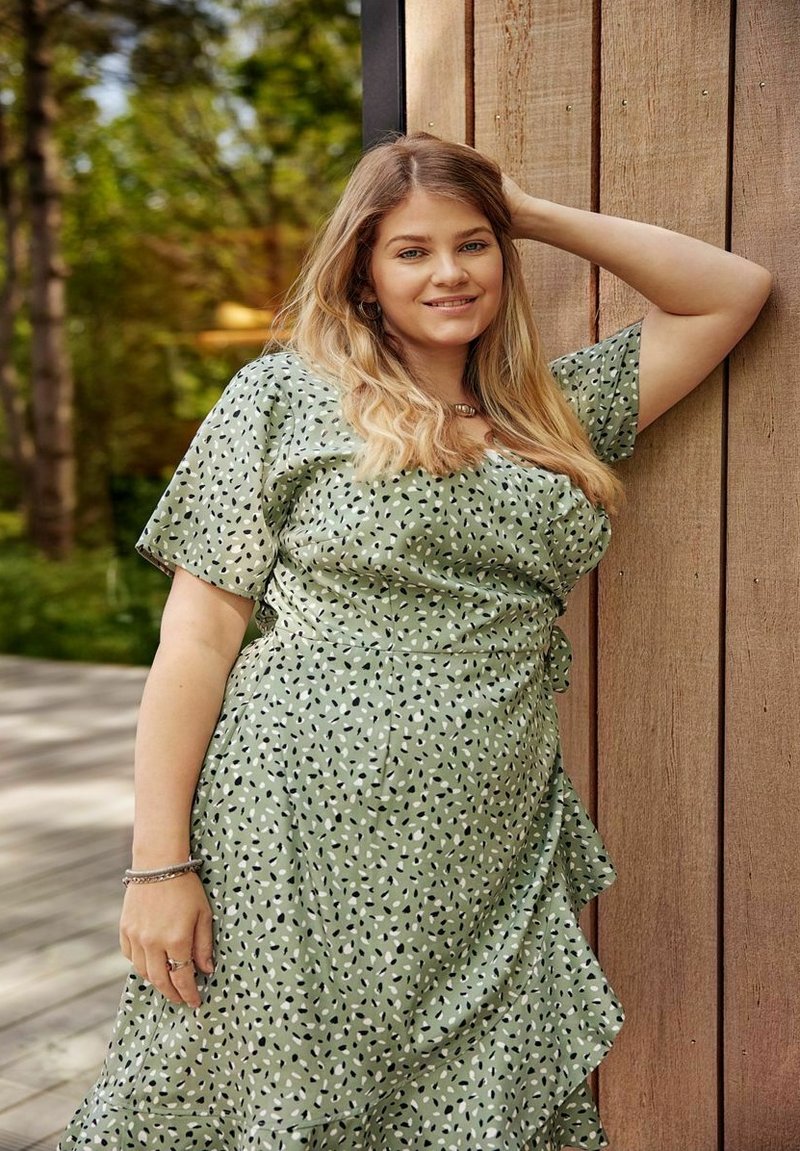 ONLY Carmakoma CARLIVIA WRAP KNEE DRESS - Dnevna haljina - hedge green