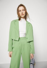 Monki Blazer - green