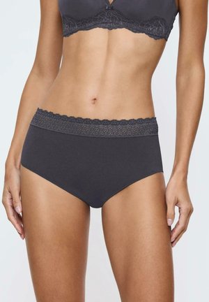 Ciemnoszare majtki o miękkiej, gładkiej fakturze. Posiadają dekoracyjną koronkową lamówkę w pasie oraz klasyczny krój slipów.