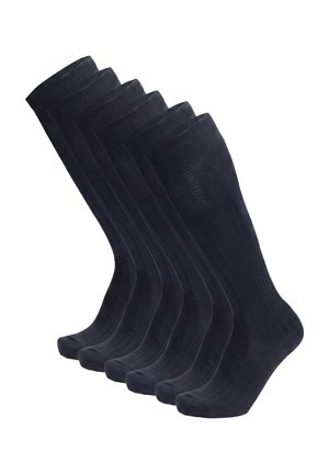 Sechs Paar schwarze, gerippte Knöchelsocken nebeneinander angeordnet, vor weißem Hintergrund.