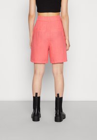 ONLY Šortky - coral