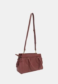 Borsa in pelle borgogna scura con design strutturato, manici doppi, tracolla regolabile e dettagli in metallo dorato.