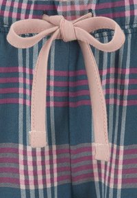 Pantalones de cuadros de algodón en azul marino con líneas en rosa, blanco y gris. Presentan un cordón de ajuste rosa claro y costuras en zigzag en la cintura.