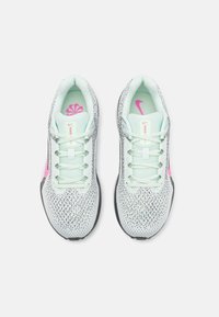 Nike Performance AIR WINFLO 11 - Hardloopschoenen voor op de weg - barely green/playful pink/anthracite/white/vapor green