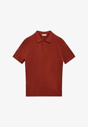 Burgundska polo majica iz teksturiranega blaga, ima klasičen ovratnik, zapenjanje na tri gumbe in kratke rokave.