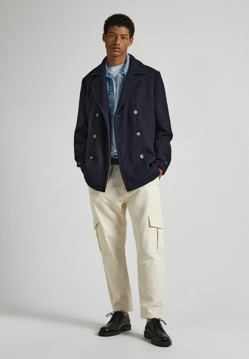 Pantaloni cargo