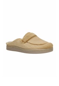 Beige instap pantoffel met een zachte, textuurstof bovenkant, subtiele naaddetails en een flexibele beige zool. Geen zichtbare hardware of patronen.