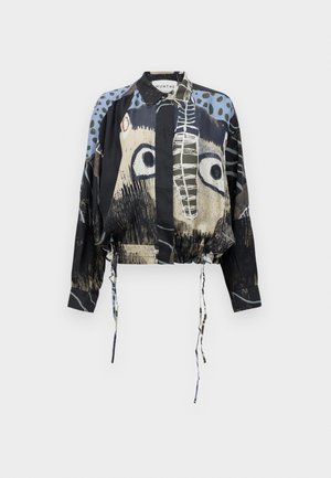 Veste noire courte avec des imprimés animaliers ludiques, dotée d'une fermeture à boutons sur le devant, d'un ourlet à cordon de serrage et de manches longues avec un design à motifs variés.