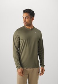 Nike Performance TEE RESET - Langarmshirt - medium olive