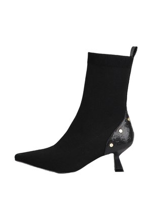 LOLA CASADEMUNT Classic ankle boots - black
