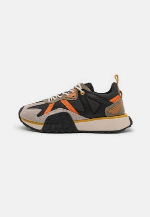 Palladium TROOP RUNNER OUTCITY - Sneakers laag - beluga/dusky green