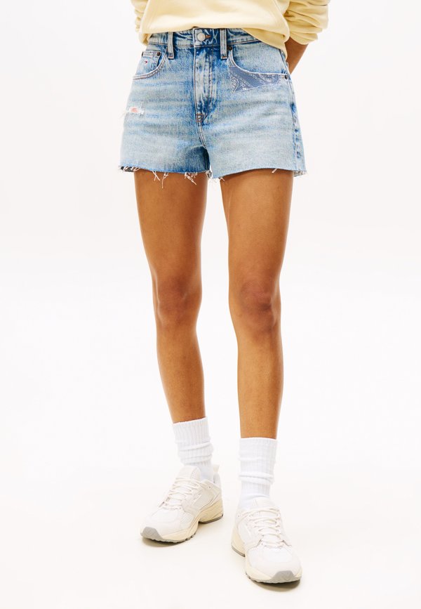 HOT PANT - Denim shorts - denim light