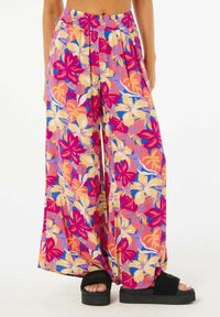 Lettfede, lette bukser med et livligt blomsterprint i pink, orange og blå nuancer. Har en elastisk talje og bred benedesign.