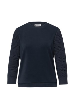 Námořnicky modrý svetr s dlouhými rukávy, s texturovaným vzorem pletení na rukávech a hladkým, jednobarevným předním i zadním dílem, s kulatým výstřihem.