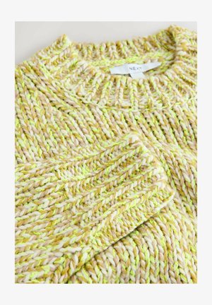 Tejelt pulóver krém, sárga és zöld árnyalatokban. Vastag, textúrált anyaggal rendelkezik, kerek nyakkal és bordás mandzsettákkal. Márkajelzés látható.