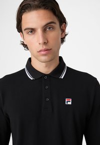 Fila APPAREL BIELLA REGULAR TIPPED - Polo - black