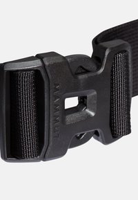 Fibbia in plastica nera con superficie texturizzata, dotata di cinturino in nylon intrecciato. Nome del marchio "Mammut" impresso sulla fibbia.