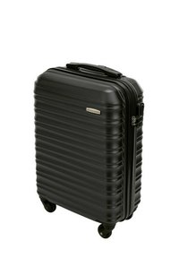 Valise rigide noire avec une texture striée, finition lisse, poignée rétractable et quatre roues pour une mobilité facile. Fermeture zippée et accent de logo.