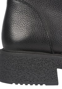 Bullboxer Platåstövlar - black