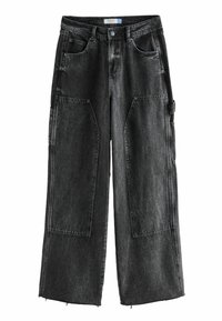 Pantalon en denim noir à jambes larges avec grandes poches plaquées frontales, passants pour ceinture, fermeture par bouton et bord brut détaillé.