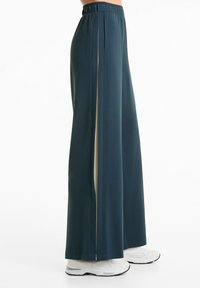 OYSHO - SOFT TOUCH WITH CONTRAST SIDE PLEAT - Tepláky - blue Miniatúrny obrázok 1