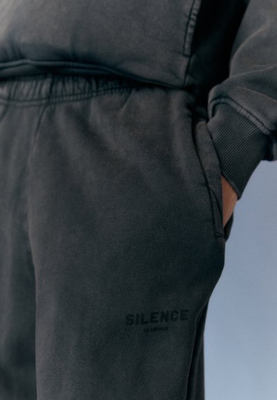 Han Kjøbenhavn REGULAR PANTS UNISEX - Tepláky - grey