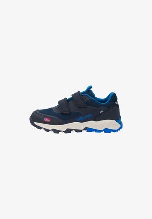 Sapatos de exterior para crianças em azul marinho e azul, com cima em malha respirável, duas tiras de velcro e sola de borracha robusta para tração.