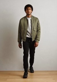Antony Morato TROUSERS REGULAR FIT LOGOED METAL BADGE RUBBER PATCH - Tepláky - black