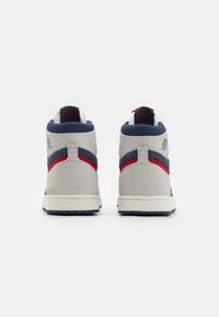 Jordan AIR JORDAN 1 ZOOM CMFT 2 granatowy