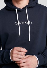 Calvin Klein Mikina s kapucí - dark blue
