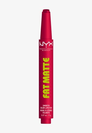 Rouge à lèvres mat Fat Matte lisse de NYX Professional Makeup en tube style crayon avec texte vert et blanc sur fond blanc.