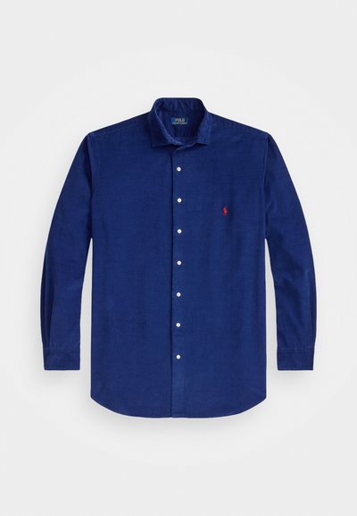 Ναυτικό μπλε πουκάμισο με μακριά μανίκια, από βαμβακερό ύφασμα, με γιακά που κλείνει με κουμπιά, λευκά κουμπιά, διαθέτει μικρό κόκκινο λογότυπο στο αριστερό στήθος.
