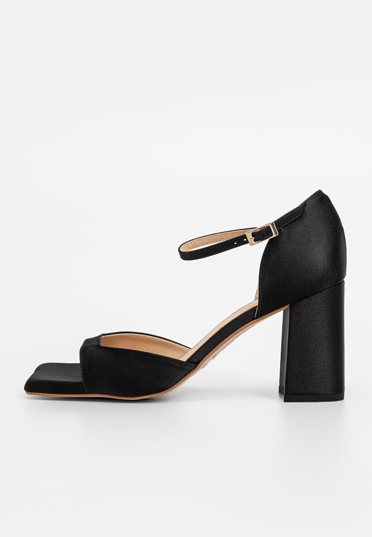 ALOHAS Sandalen met hoge hak zwart ALOHAS Sandalen met hoge hak zwart